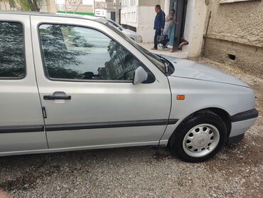 Volkswagen: Volkswagen Golf: 1993 г., 1.8 л, Механика, Бензин, Хэтчбэк