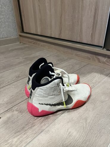 длинные носки найк: Борцовки Nike белого цвета с контрастными деталями. Обувь имеет