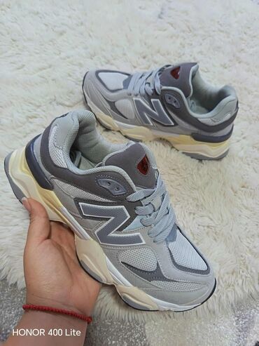 Patike: Patike – više modela i boja Opis: - Moderna lifestyle i sportska — 9