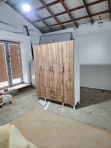 hamam xoncasi: Geniş həcmli 4 qapılı paltar şkafı - Material: ağ iç panel və təbii — 7