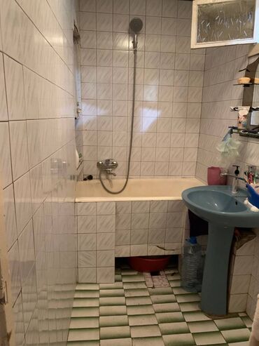 Uzunmüddətli kirayə mənzillər: Nərimanov rayonu, Nərimanov metrosu yaxınlığında, 9 mərtəbəli köhnə — 13