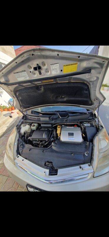 Toyota: Toyota Prius (2-ci nəsil) hibrid hatchback - Gümüşü rəng - 5 qapı, 5 — 9