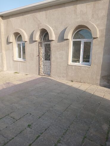 Kommersiya daşınmaz əmlakının satışı: İpək yolunun tam kənarında yerləşən obyekt satılır. Xüsusiyyətlər: - — 2