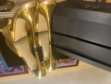 Salonke: Salonke, 40 — 7