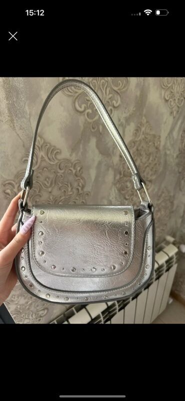 Çantalar: Çiyin çantası, Stradivarius, Yeni