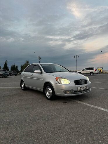 Hyundai: Hyundai Accent: 1.4 l | 2009 il Sedan — 12