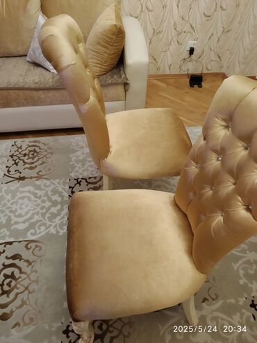 Masa və oturacaq dəstləri: Qonaq otağı üçün, İşlənmiş, Açılmayan, Dördbucaq masa, 8 stul — 2