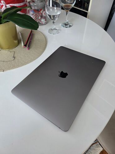 Apple: 13.3 " — 2