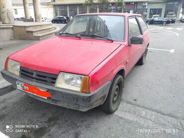 Motonəqliyyat: VAZ/Lada Samara (hatchback) – qırmızı rəng Xarici: - 3 qapılı