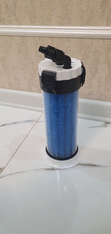 Akvarium aksessuar və ləvazimatları: Ağ rəngli silindrik korpusa malik akvarium xarici filtri. Qablaşdırma — 5