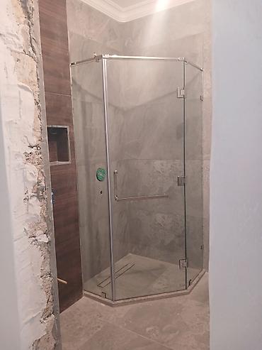 Duş kabinaları, arakəsmələr: Yeni Arakəsmə, Künc üçün, Ödənişli çatdırılma — 23