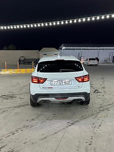 corolla cros: Lada Vesta SW Cross – ağ rəngli, şəhər və ailə istifadəsi üçün praktik — 5