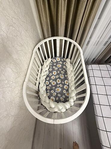 sederek mebel: Oval formalı uşaq beşiyi oval konstruksiya; kompakt ölçü sayəsində — 3