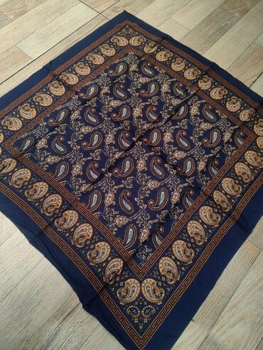 Baş geyimləri: Kelagayi böyük ölçülərdə.ipekler 35 m.ketan pambıq 30 m — 24