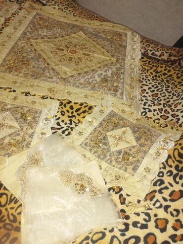 Digər tekstil: Germaniyani. dekor. süfräläri. qızılı. daşlarla. bäzädilmiş — 7