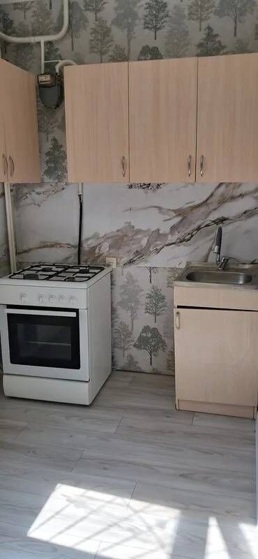 квартира берилет кайназарова: 1 бөлмө, 34 кв. м, 105-серия, 1 кабат, Косметикалык ремонт