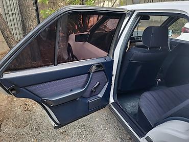 знак мерседес: Mercedes-Benz W124: 1988 г., 3 л, Седан — 7