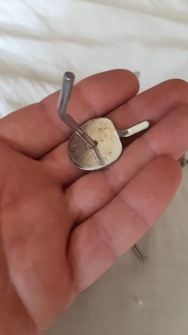 Vitrin üçün aksesuarlar: Məhsul: Mağaza vitrin sistemi üçün perforasiyalı relslər və asqı — 10