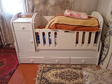 Beşiklər: Oğlan və qız üçün, İşlənmiş, Dördbucaq, Beşik, Matras ilə, Yellənmə mexanizmi ilə — 1