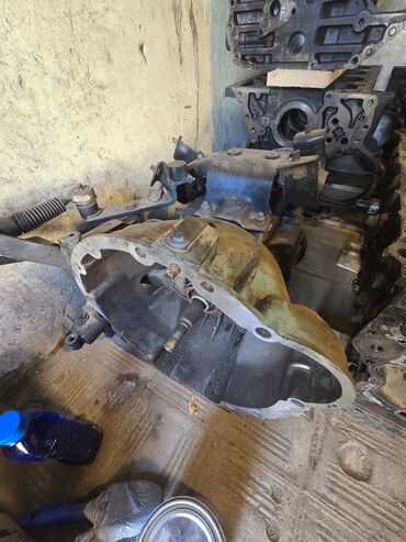 Motor üçün digər detallar: İsuzu ikinci əl ehtiyat hissələri. Mövcud detallar: - Külbütörlər və — 14