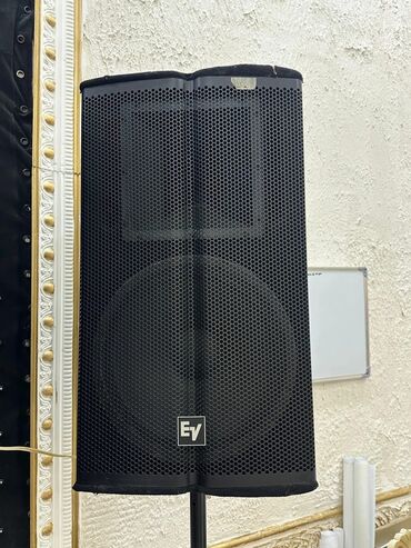 Mikşerlər: Səhnə və studiya üçün tam səs avadanlığı paketidir. Tərkib: - — 20