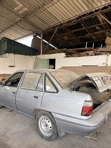 матасыкыл зид: Daewoo Nexia: 1995 г., 1.5 л, Кол менен иштөөчү, Бензин, Седан — 2