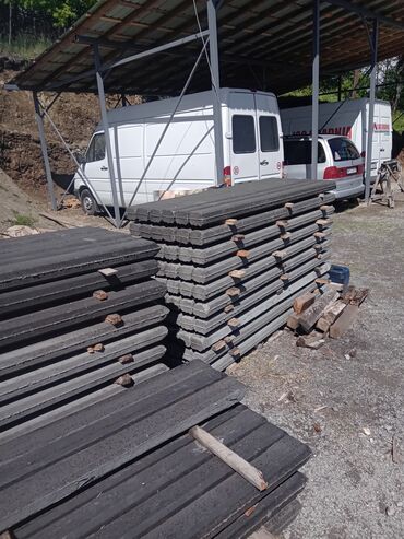 Građevinarstvo i remont: Na prodaju betonski stubovi 2m 1,60 I 2.5 10x10 sa lepim ivicama