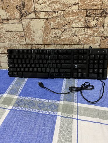 mini çanta: Gaming Klaviatura. Yeni veziyyetdedir. İşıqlı RGB klaviatura. Heç bir