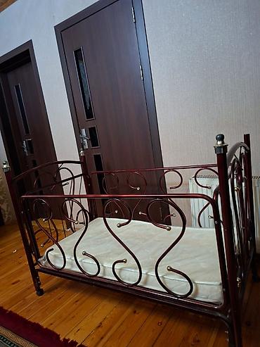 Beşiklər: Metal uşaq beşiyi - Material: möhkəm metal karkas, bürünc rəngli — 1