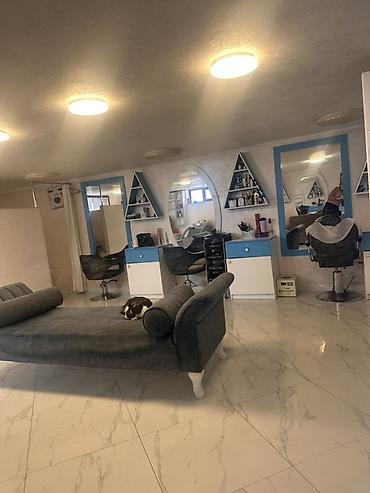 Salon, tibbi mebel: Gözəllik salonu üçün tam təchiz olunmuş məkan - Geniş və işıqlı zal — 2