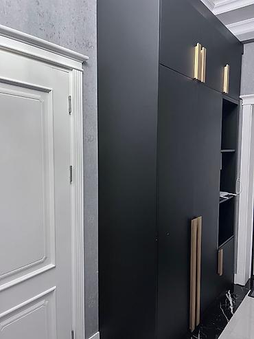 islenmis skaflar: Mdf mat, maşın boyası. Bir az təmirə ehtiyacı var. Şkaf uzunluq 2.60 — 1