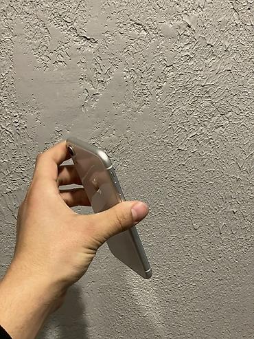 Apple iPhone: IPhone Xr, 64 ГБ, Белый, 68 % — 5