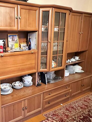 связь переездом: Продаю шкаф советского качества, коричневого цвета, высота — около 2