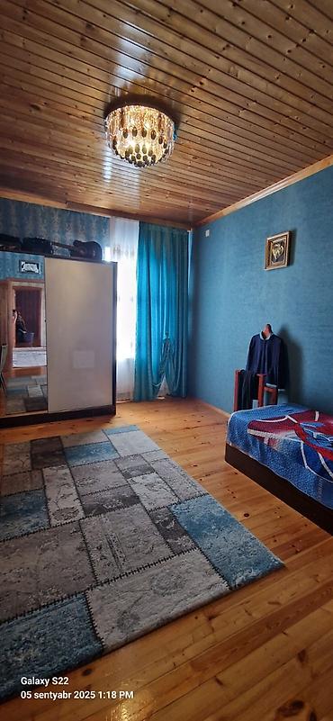 Həyət evləri və villaların satışı: Satılır: həyət evi və əlavə tikili - İki mərtəbəli ağ rəngli həyət — 31