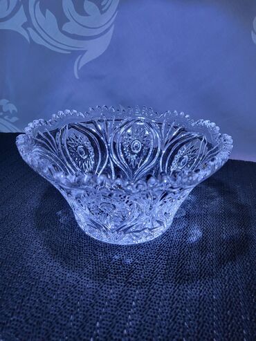 Činije: Cinija,bombonijera nova kristalna iz 70ih. Nova cinija,sve na njoj — 1