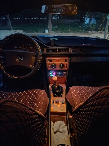 машину мерседес: Mercedes-Benz W124: 1994 г., 2 л, Механика, Бензин, Седан