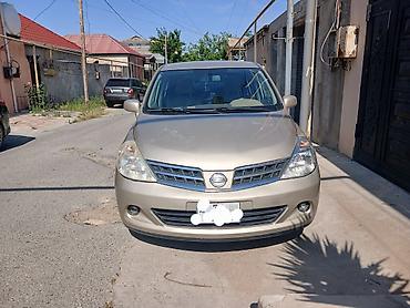 e39 rul: Nissan Tiida hatchback - Kuzov: 5 qapılı hatchback, qızılı/şampan — 1