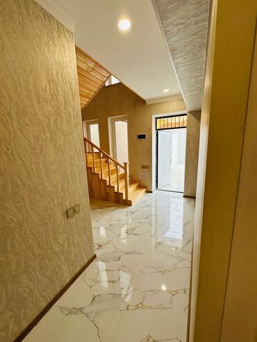 Həyət evləri və villaların satışı: 2.5 sotun içində 160 kv 2 mərtəbəli 5 otaq. 24 kv obyektlə. Obyekt 400 — 7