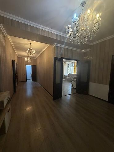 Продажа квартир: 3 комнаты, 143 м², 3 этаж — 10
