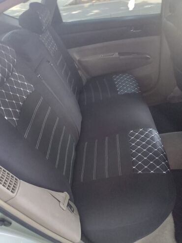 Toyota: Toyota Prius Hybrid – liftbek - Yanacaq sistemi: hibrid (benzin + — 7