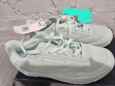 air jordan купить в бишкеке: Кроссовки Reebok,оригинал купила 5500, 38,5р, ц.2000с т