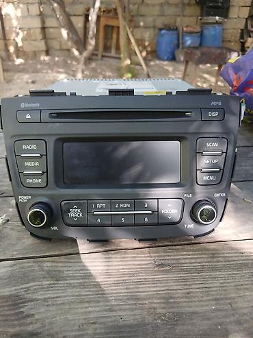 w210 salonu: Kia avtomobilləri üçün orijinal media başlıq (multimediya/radio) və ön — 2