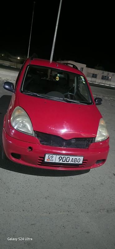 Toyota: Toyota Yaris Verso: 2001 г., 1.3 л, Кол менен иштөөчү, Бензин, Хетчбек — 1