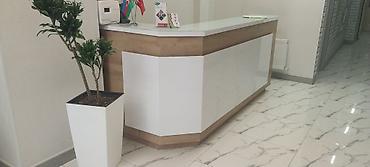 стол угловой офисный: Resepsiyon/qarşılama masası – müasir ofislər, klinikalar, gözəllik — 1