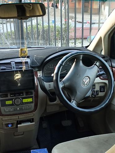 на тойоту: Toyota Ipsum: 2002 г., Бензин, Минивэн — 5