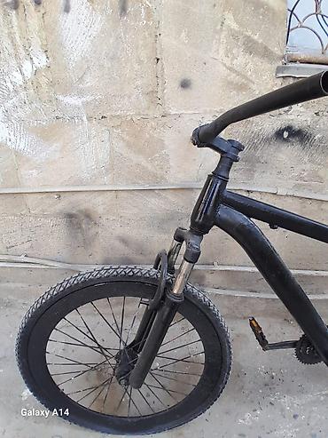 Velosipedlər: Şəhər tipli velosiped – qara rəng - Bərkidilmiş alüminium/metal — 1