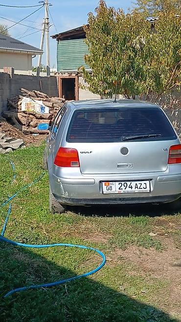 Volkswagen Golf: 2001 г., 1.6 л, Механика, Бензин, Хэтчбэк