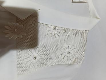 birate: Bela ženska košulja sa kratkim rukavima i klasičnim kragnom. Prednji — 2