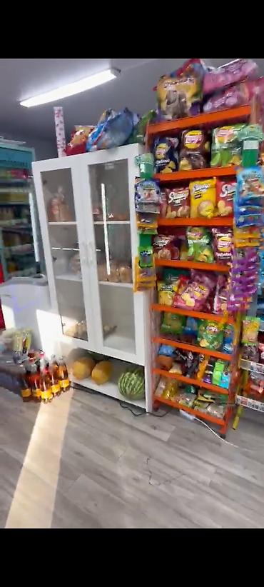 гостинцы рядом: 11 мкр 24 дом Сдается продуктовый магазин Площадь: 20м2 С — 7