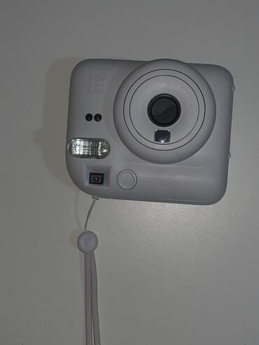 canon 1300d: Фотоаппарат Instax 12 mini. Задняя камера, есть зеркало чтобы